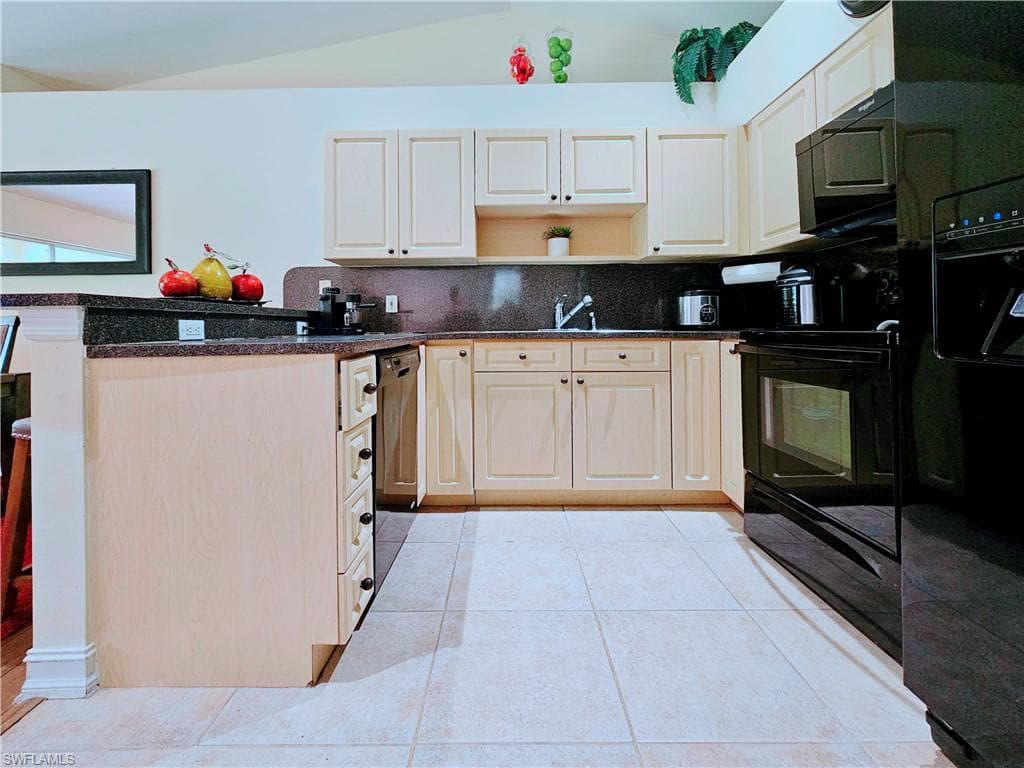 2640 4th Ave NE, Naples, FL 34120-8