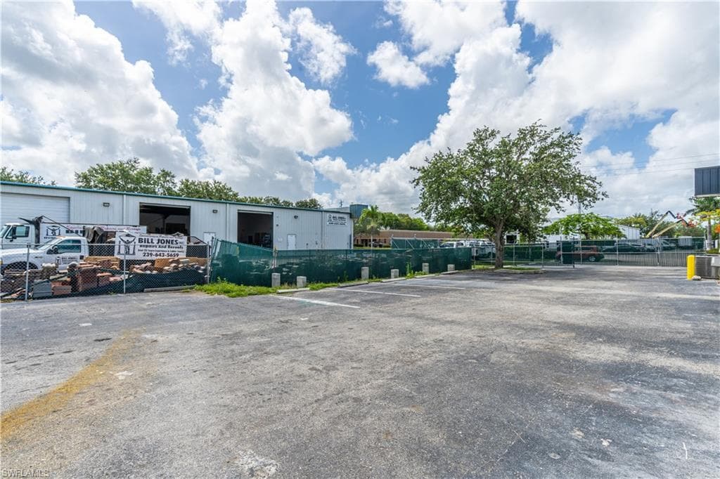 4491 Mercantile Ave, Naples, FL 34104-10