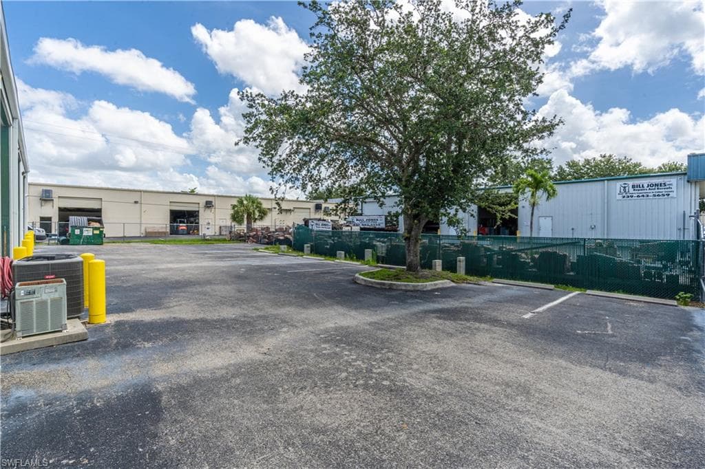4491 Mercantile Ave, Naples, FL 34104-5