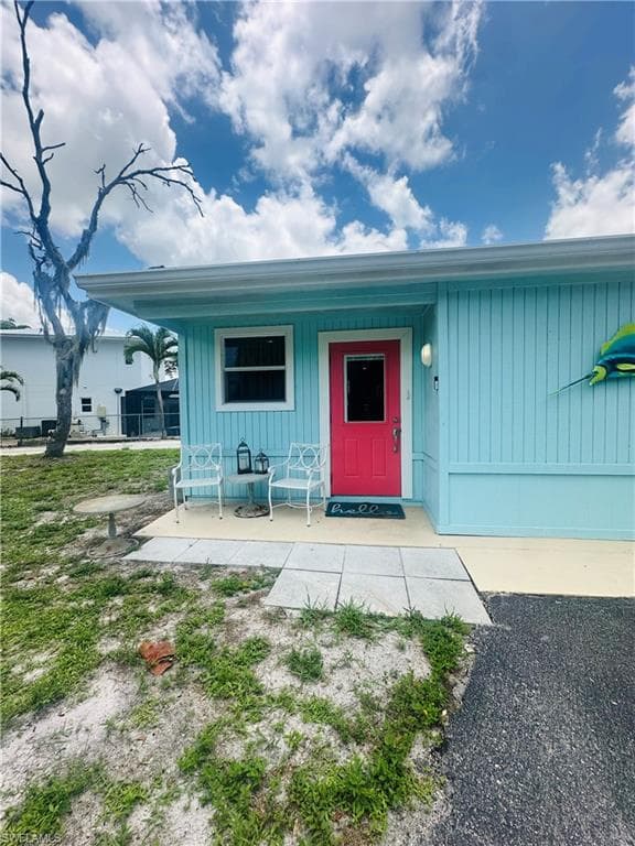 1260 26th Ave N, Naples, FL 34103-10