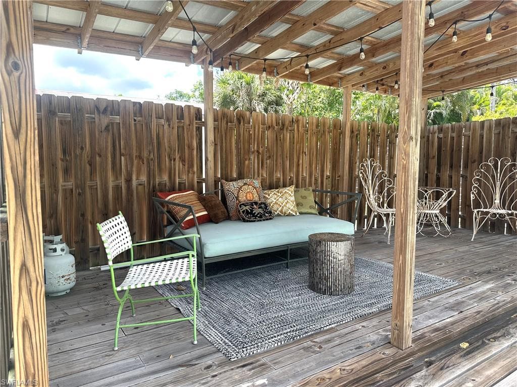 1260 26th Ave N, Naples, FL 34103-19