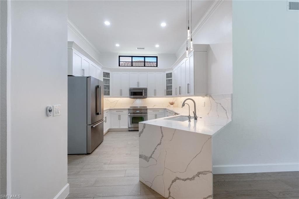 2862 Lone Pine Ln, Naples, FL 34119-14
