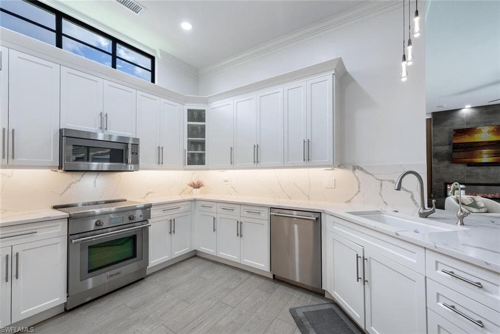 2862 Lone Pine Ln, Naples, FL 34119-17