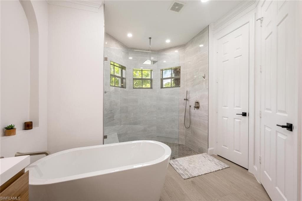 2862 Lone Pine Ln, Naples, FL 34119-28