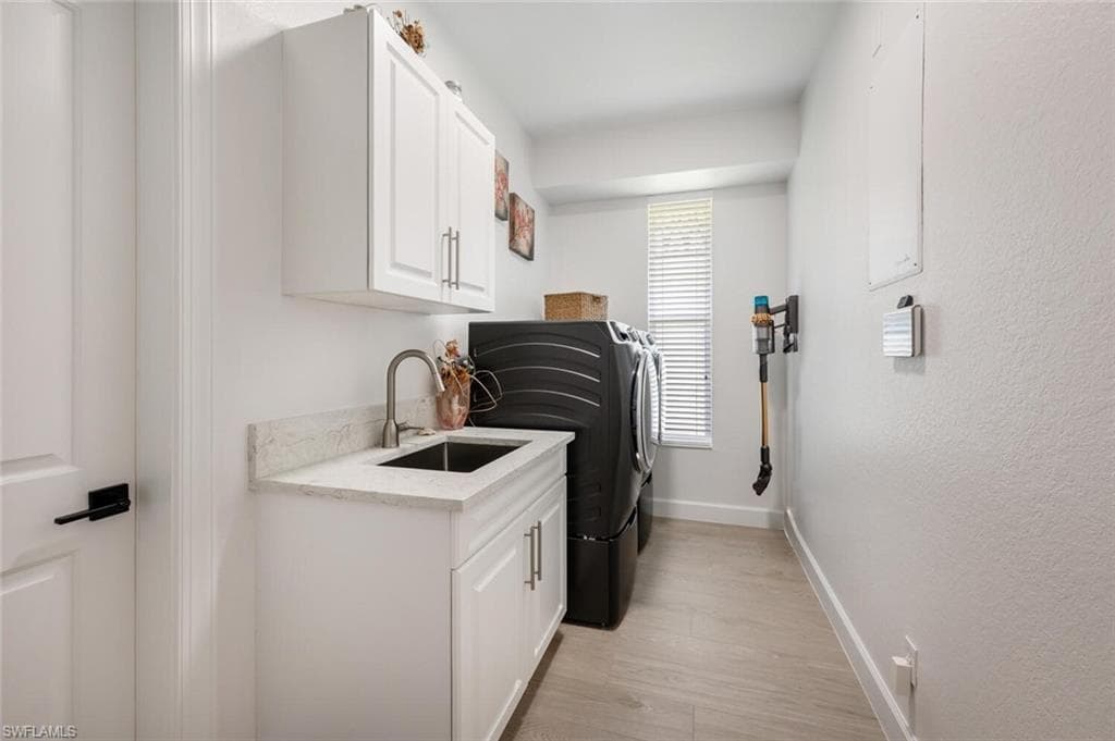 2862 Lone Pine Ln, Naples, FL 34119-35