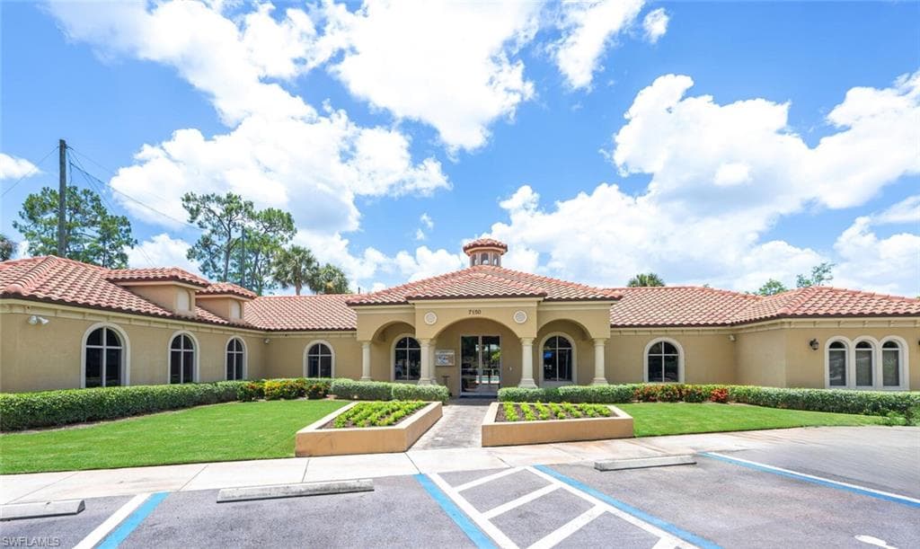 2862 Lone Pine Ln, Naples, FL 34119-44