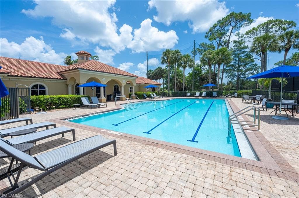 2862 Lone Pine Ln, Naples, FL 34119-45
