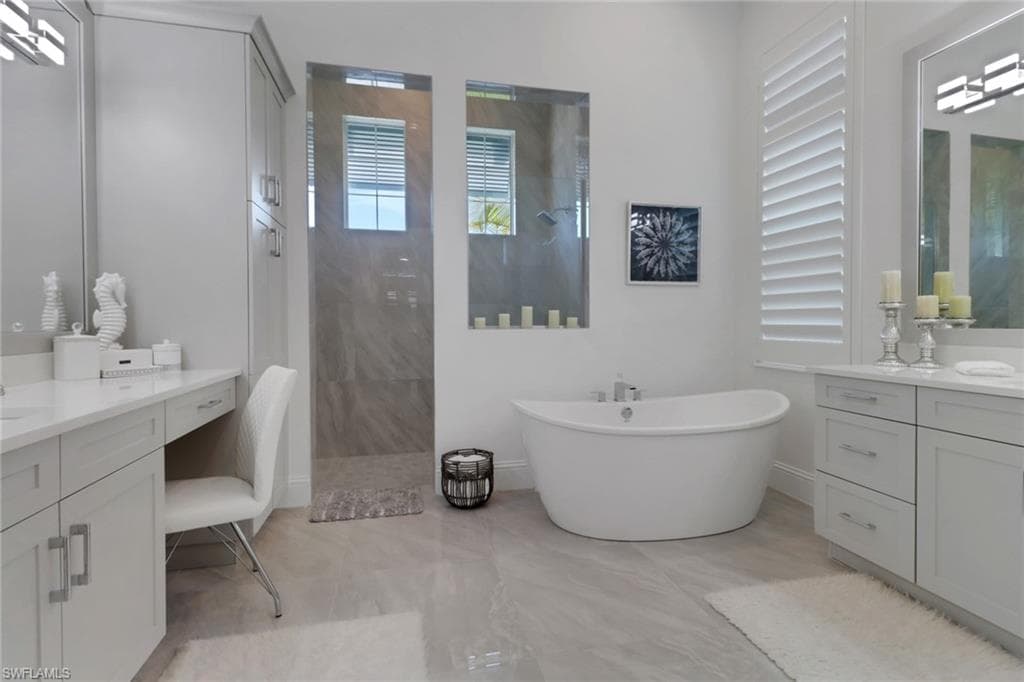 14370 Laguna Springs Ln, Naples, FL 34114-14