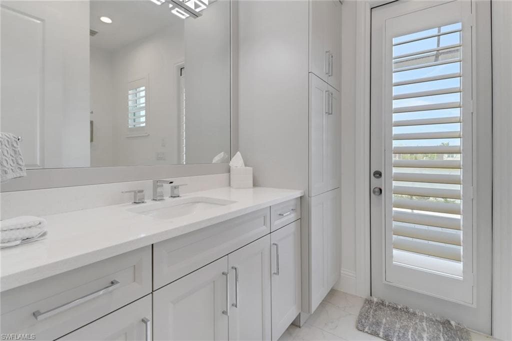 14370 Laguna Springs Ln, Naples, FL 34114-19