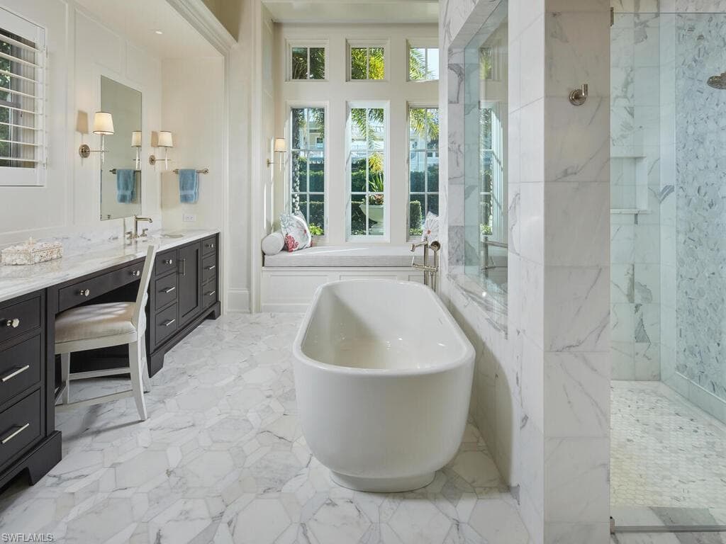 167 4th St N, Naples, FL 34102-11