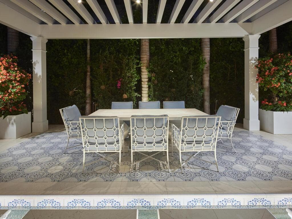 167 4th St N, Naples, FL 34102-31