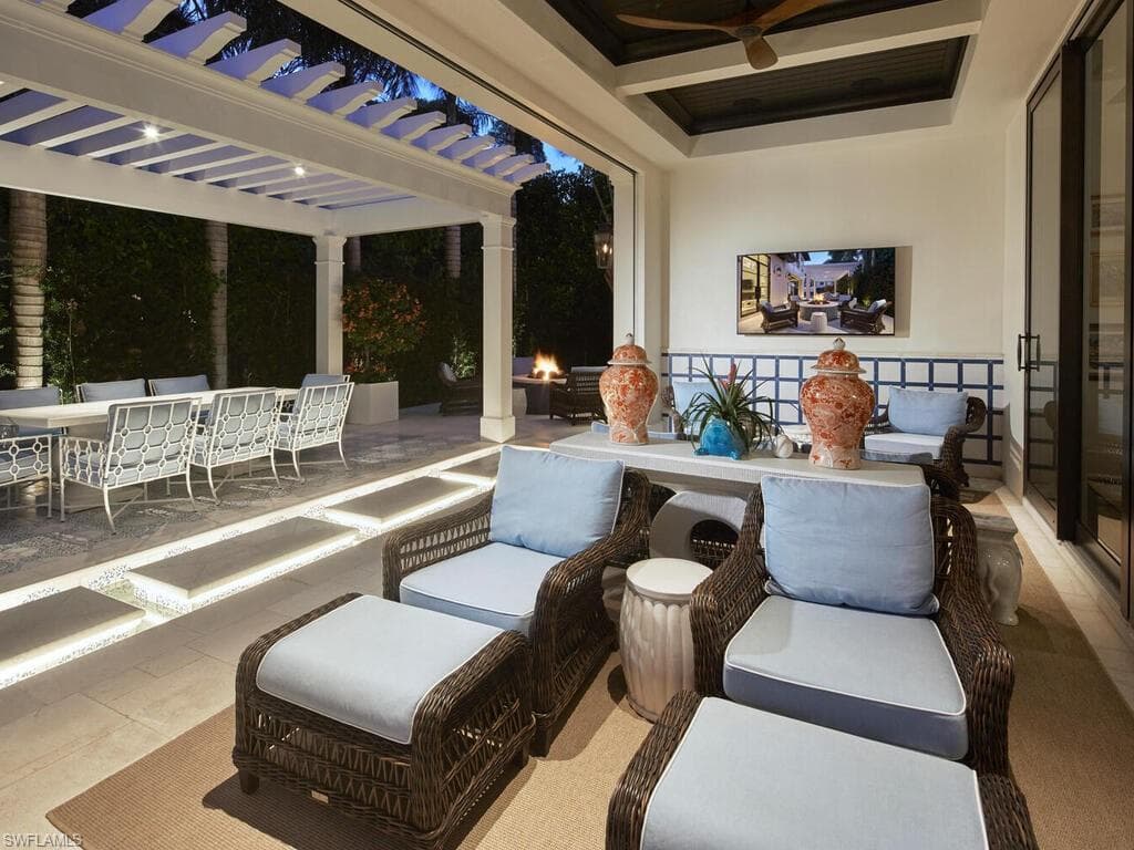 167 4th St N, Naples, FL 34102-32