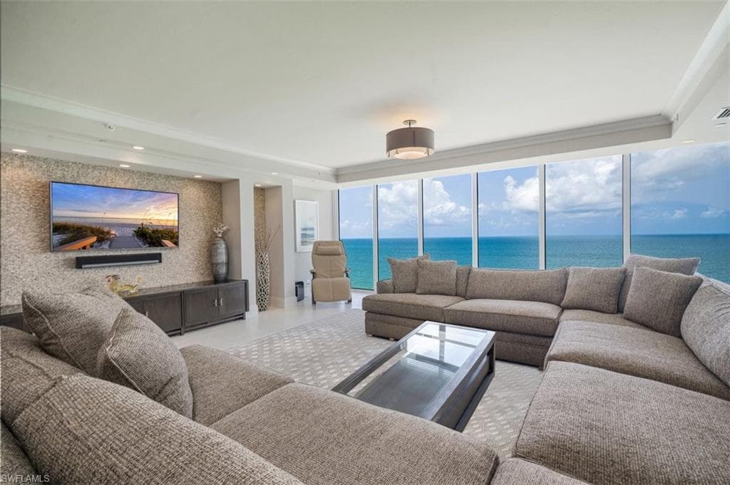 10 Seagate Dr 10n, Naples, FL 34103-9