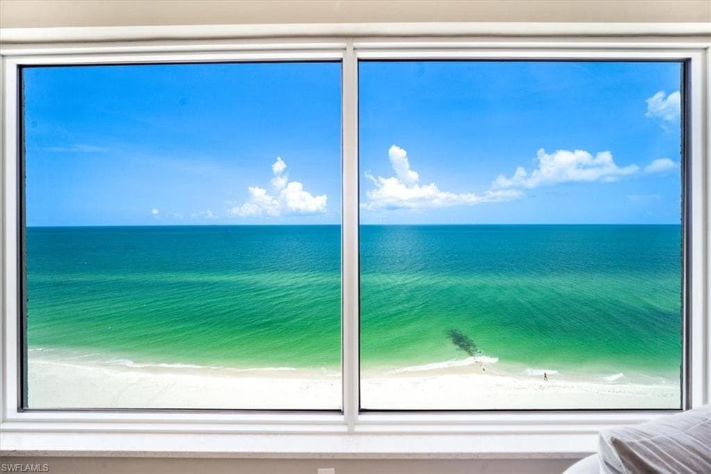 10 Seagate Dr 10n, Naples, FL 34103-11