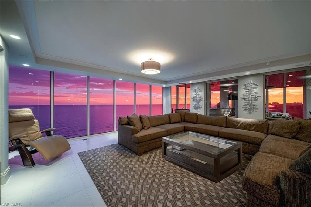 10 Seagate Dr 10n, Naples, FL 34103-15
