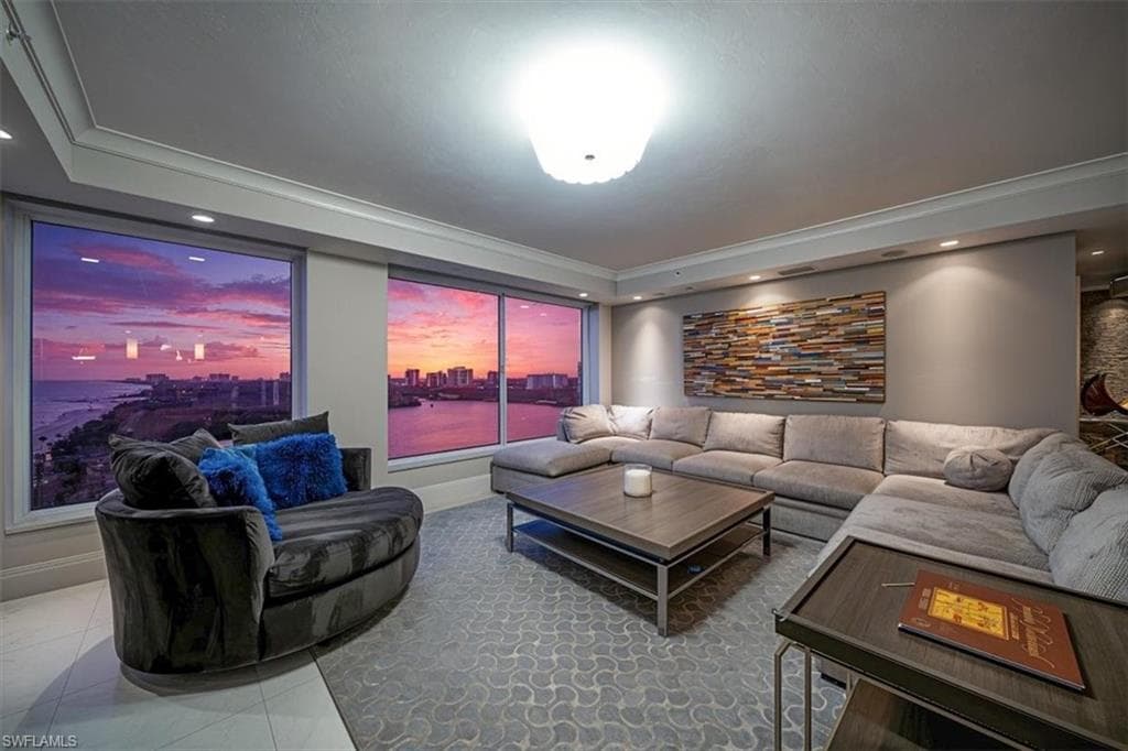 10 Seagate Dr 10n, Naples, FL 34103-19