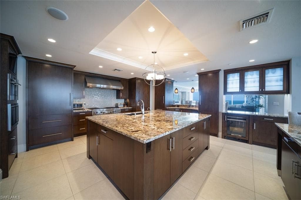 10 Seagate Dr 10n, Naples, FL 34103-21