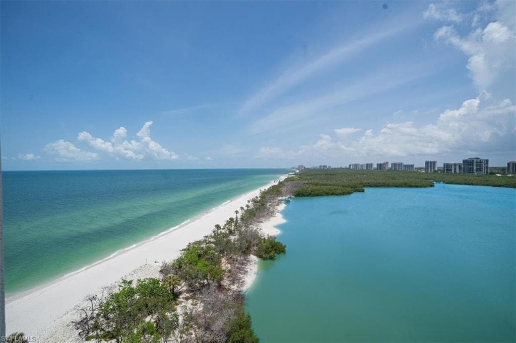 10 Seagate Dr 10n, Naples, FL 34103-24
