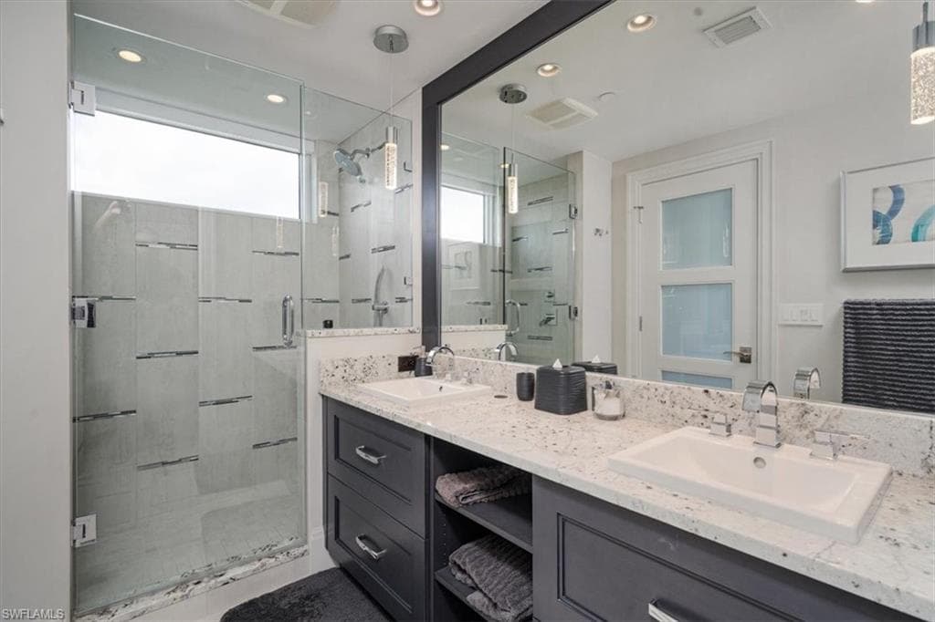 10 Seagate Dr 10n, Naples, FL 34103-25