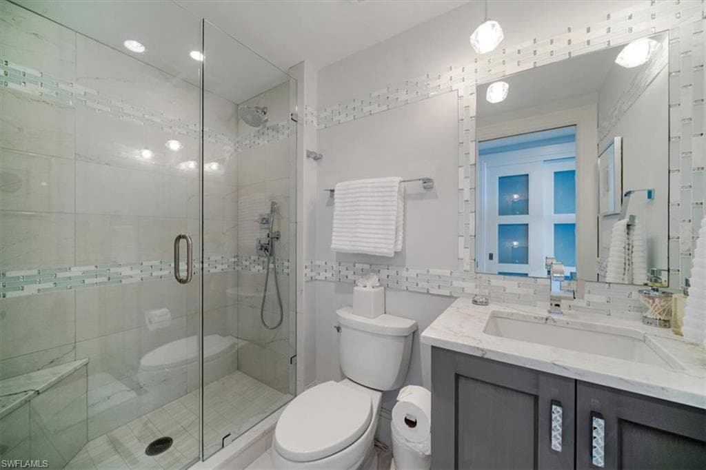 10 Seagate Dr 10n, Naples, FL 34103-27