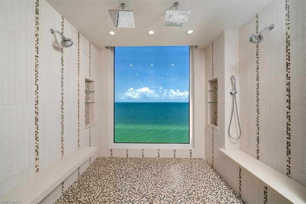 10 Seagate Dr 10n, Naples, FL 34103-29