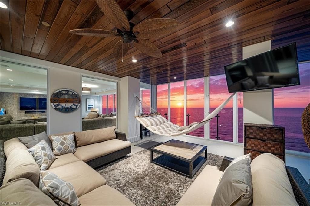 10 Seagate Dr 10n, Naples, FL 34103-30