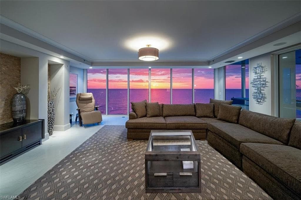 10 Seagate Dr 10n, Naples, FL 34103-31
