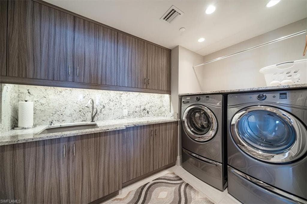 10 Seagate Dr 10n, Naples, FL 34103-32