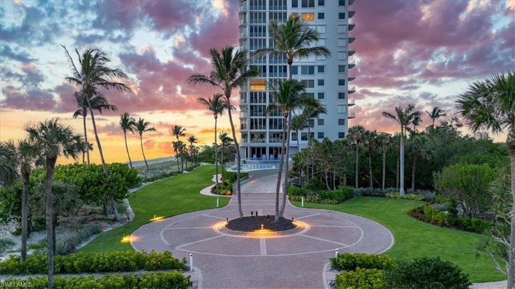 10 Seagate Dr 10n, Naples, FL 34103-33