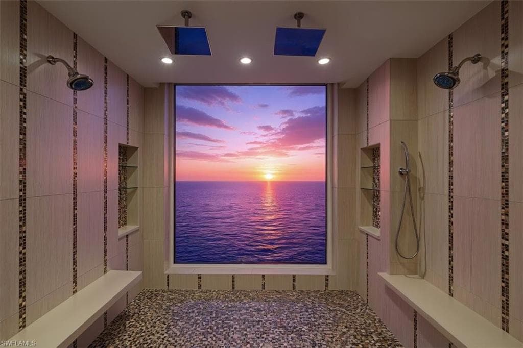 10 Seagate Dr 10n, Naples, FL 34103-5