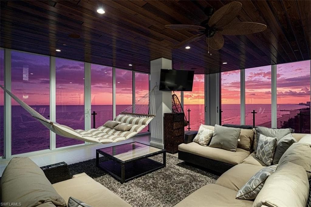 10 Seagate Dr 10n, Naples, FL 34103-7