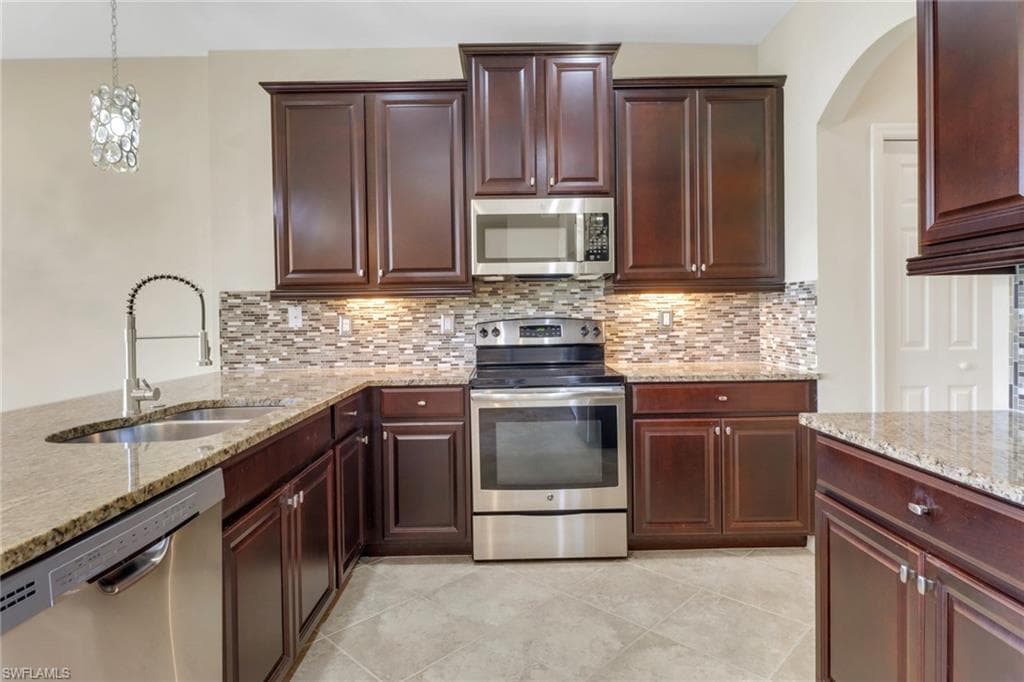 15357 Summit Place Cir 260, Naples, FL 34119-4
