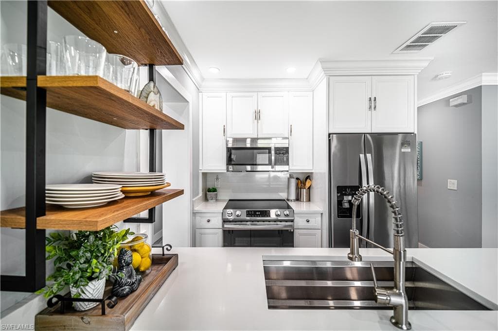 778 98th Ave N, Naples, FL 34108-9