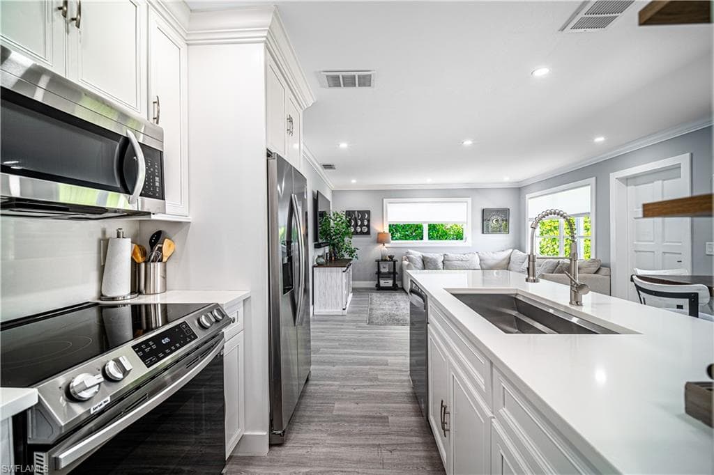 778 98th Ave N, Naples, FL 34108-10