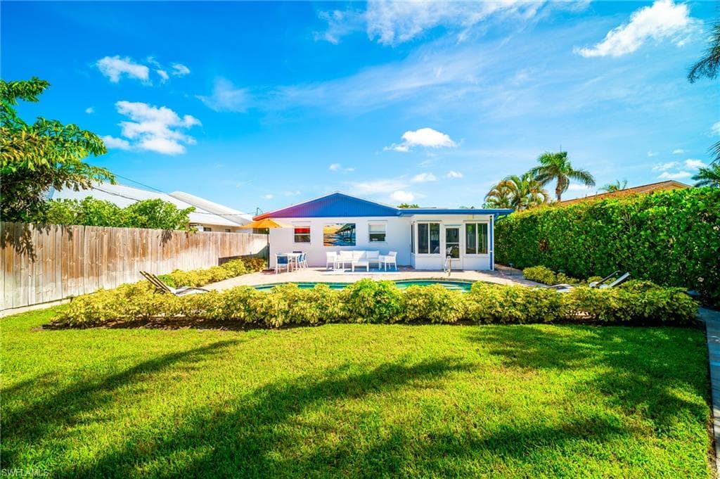 778 98th Ave N, Naples, FL 34108-25
