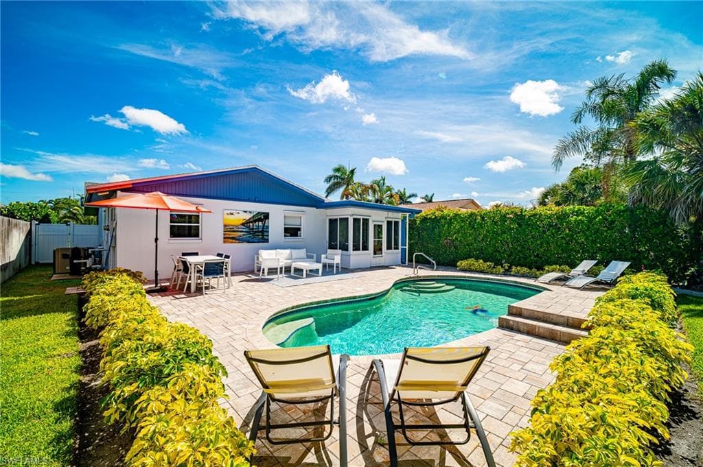 778 98th Ave N, Naples, FL 34108-26