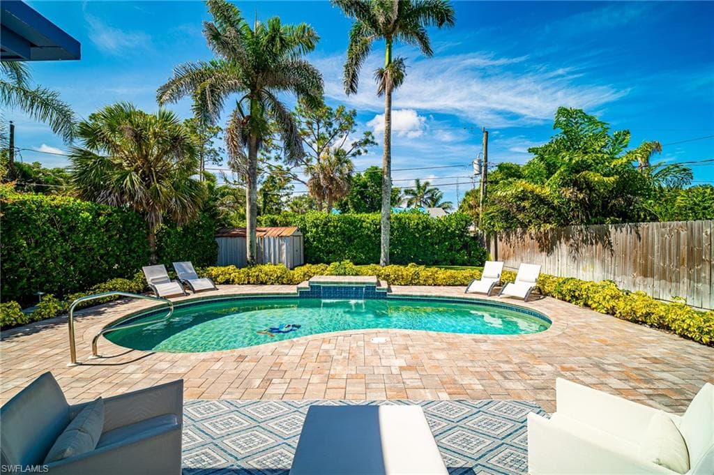 778 98th Ave N, Naples, FL 34108-29