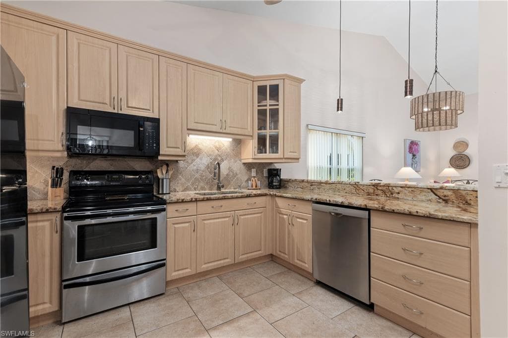 4718 Via Carmen, Naples, FL 34105-10