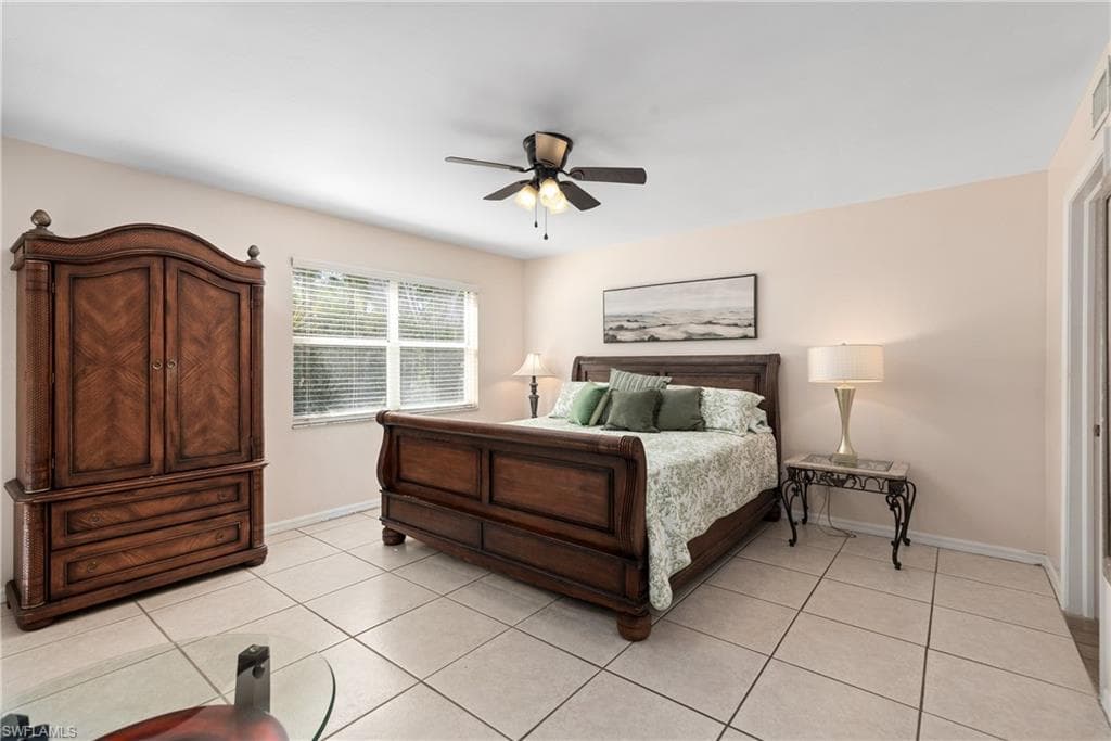 4718 Via Carmen, Naples, FL 34105-12