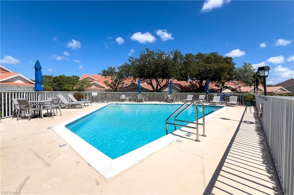 4718 Via Carmen, Naples, FL 34105-26