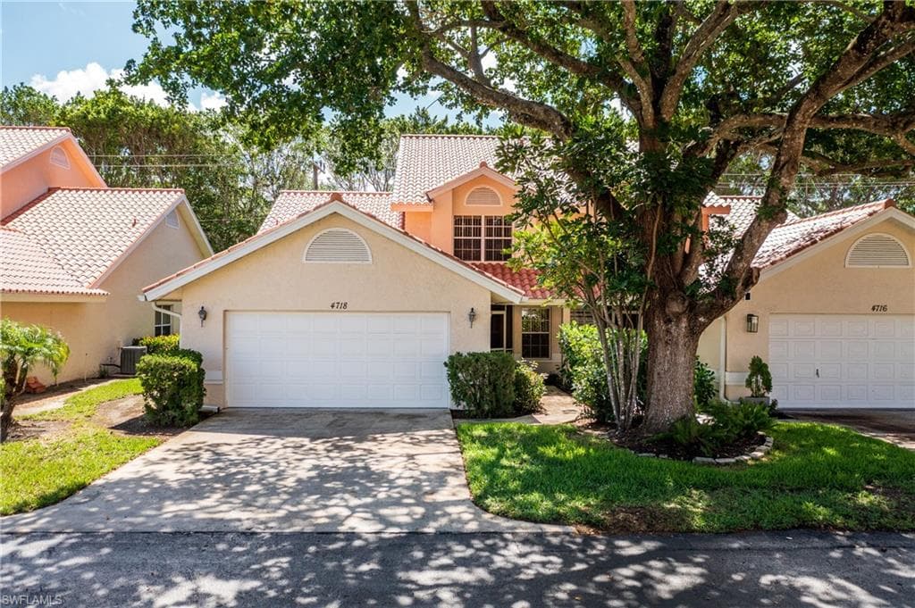 4718 Via Carmen, Naples, FL 34105-2
