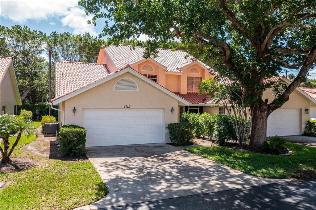4718 Via Carmen, Naples, FL 34105-3