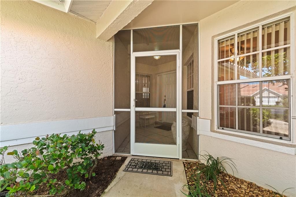 4718 Via Carmen, Naples, FL 34105-4