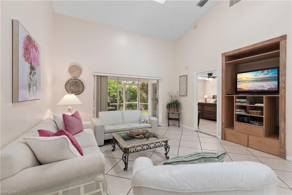 4718 Via Carmen, Naples, FL 34105-5