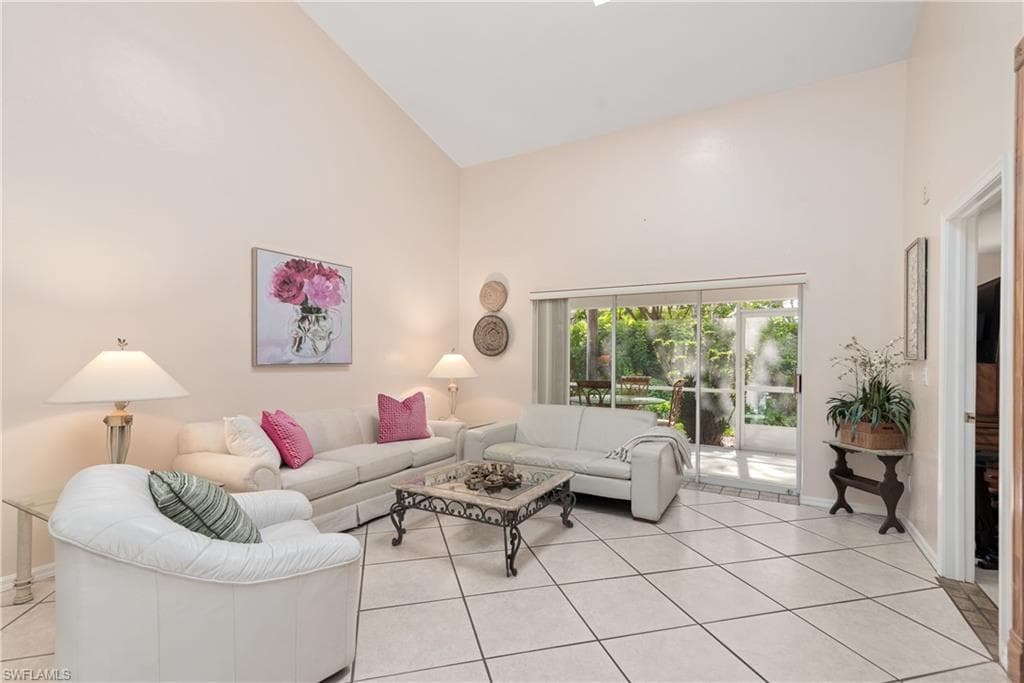 4718 Via Carmen, Naples, FL 34105-6
