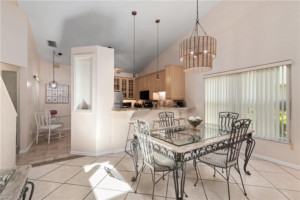 4718 Via Carmen, Naples, FL 34105-8