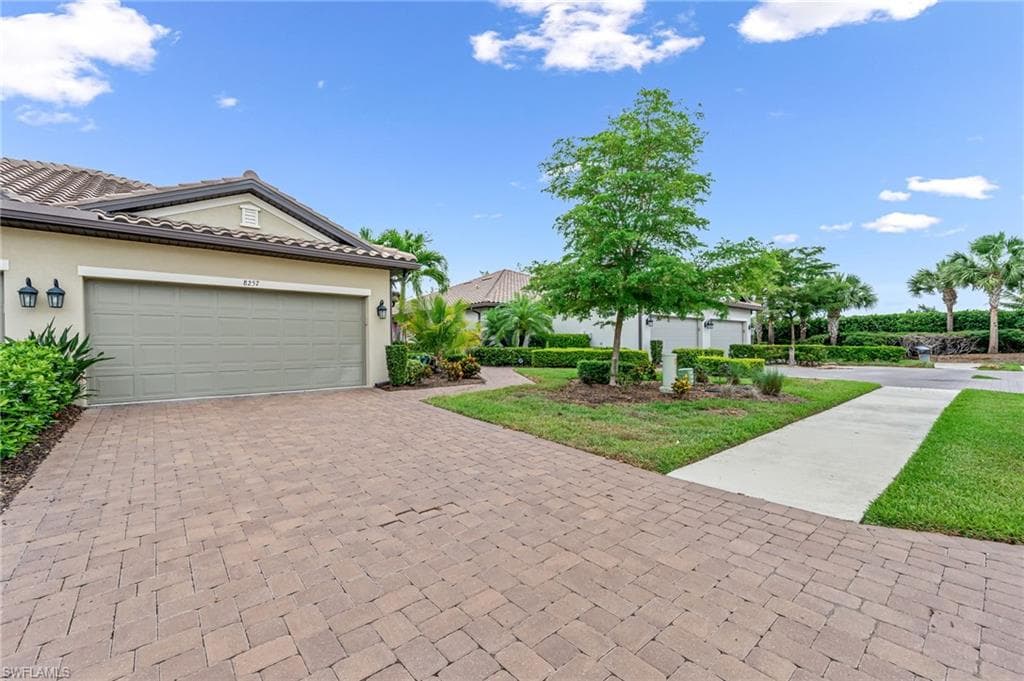 8257 Lucello Ter W, Naples, FL 34114-3