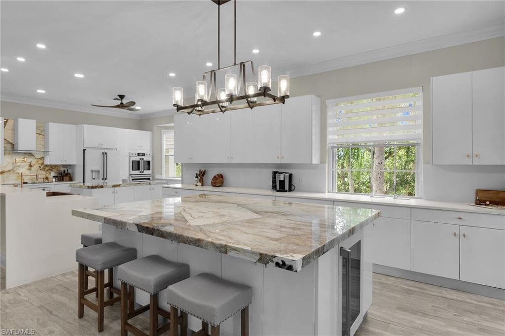 5040 Yacht Harbor Cir 6, Naples, FL 34112-9