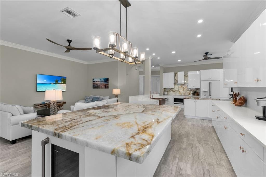 5040 Yacht Harbor Cir 6, Naples, FL 34112-11