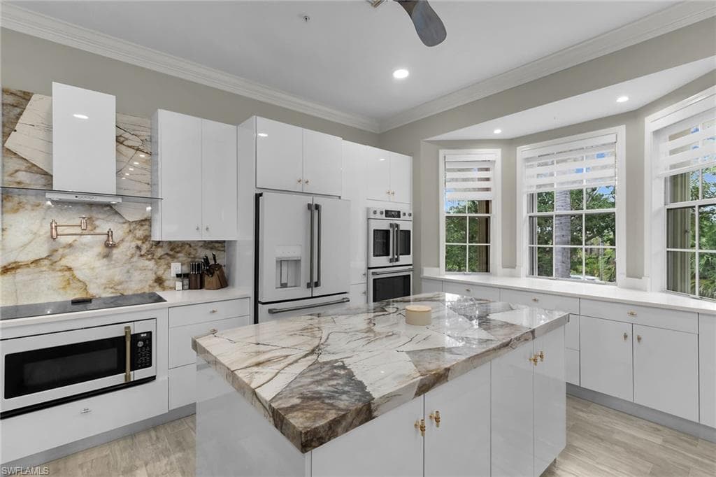 5040 Yacht Harbor Cir 6, Naples, FL 34112-12